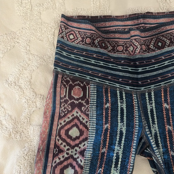 Niyama Sol Tribal print calve length legging, size M - Picture 3 of 4